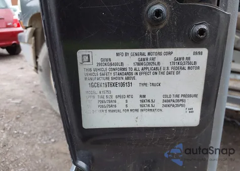 1999 Chevrolet Silverado 1500 Ls z USA, uszkodzony, nr VIN 1GCEK19T6XE106131